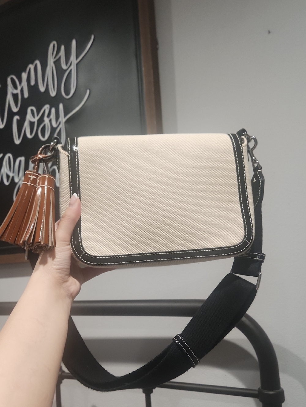 New! Auth Tory Burch Thea Flap Crossbody Canvas (No Dust Bag Or Tags) - Picture 4 of 6